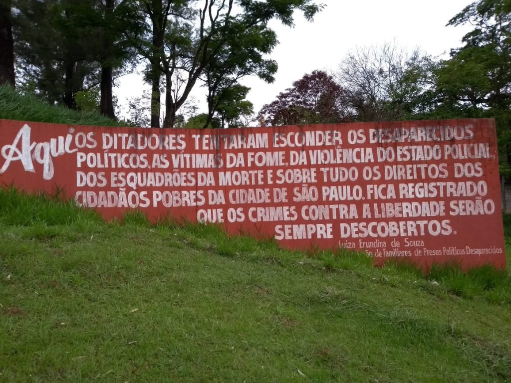 Monumento histórico onde foi construída a Vala Comum, no Cemitério de Perus, em São Paulo.
