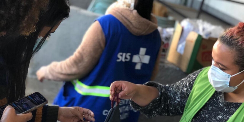 Jéssica Moreira é escritora e jornalista. Já trabalhou na Campanha Nacional pelo Direito à Educação, Cidade Escola Aprendiz e Instituto Alana e é cofundadora do coletivo Nós, mulheres da periferia.