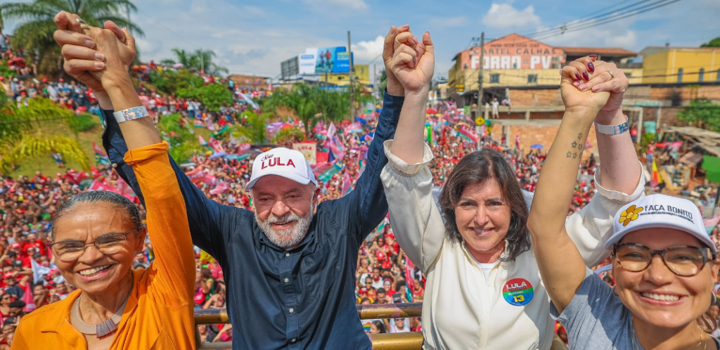Lula, Simone Tebet, Marina Silva e Janja de mãos dadas
