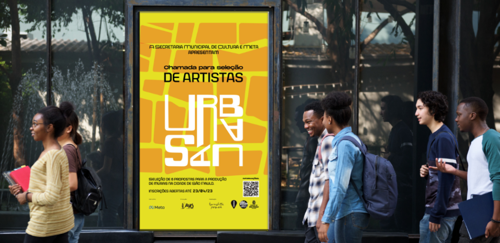 jovens andando na rua