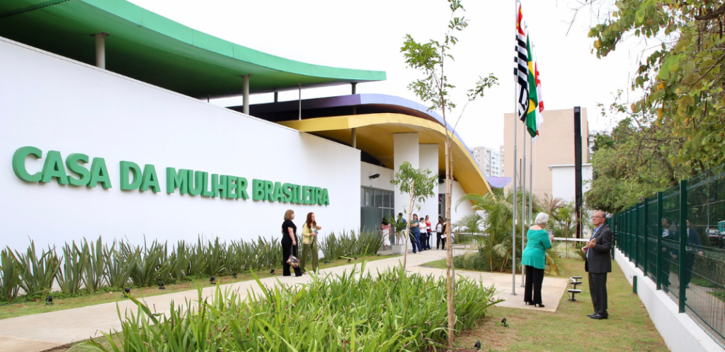 Foto mostra fachada da Casa da Mulher Brasileira em São Paulo