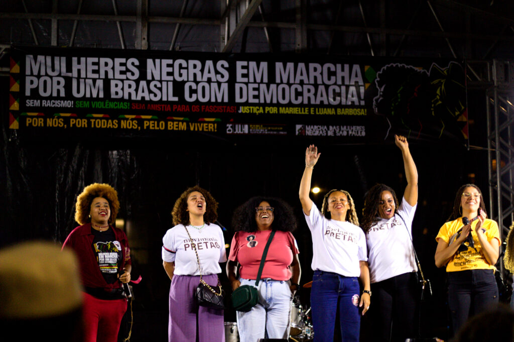 Mulheres negras em palco