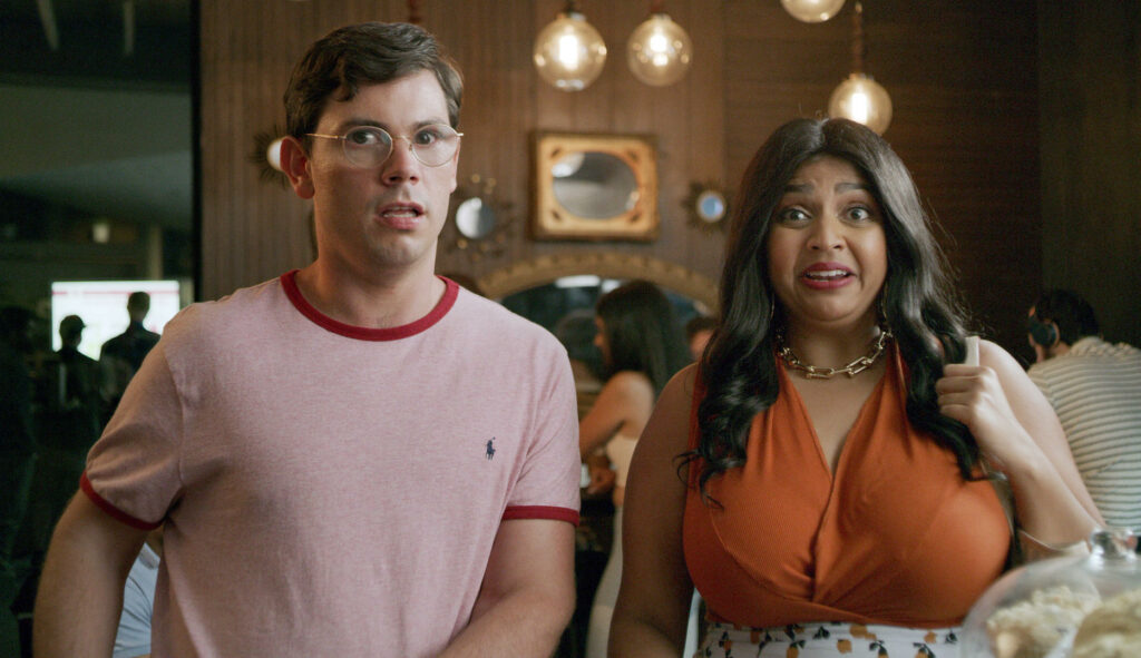 Homem e mulher assustados