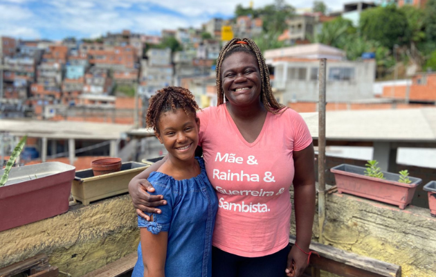 Foto mostra Pretona BBQ com sua filha mais velha