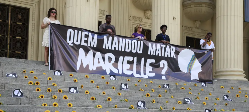 Faixa com o escrito Quem mandou matar Marielle?