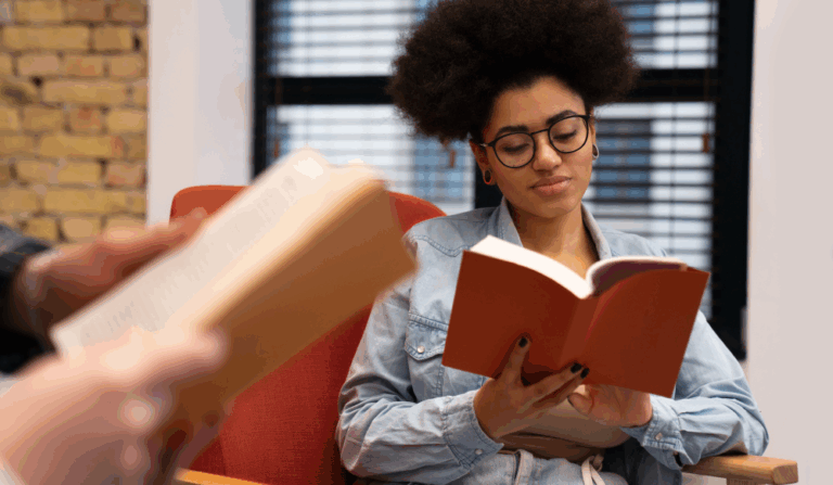 7 clubes de leitura conduzidos por mulheres para você conhecer 